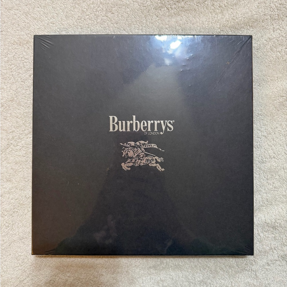 Burberry Multicolor Scarf with Classic Check and Floral Design - Picture 2 of 2